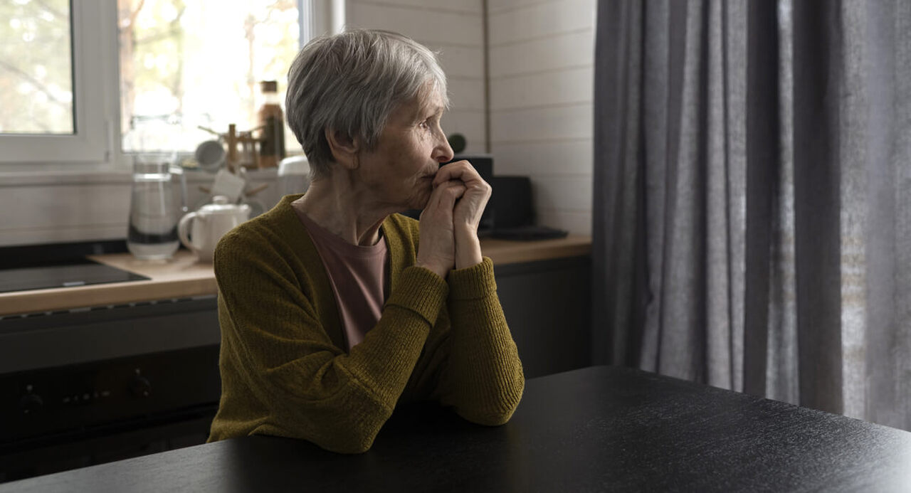 Isolamento, perdas e tristeza: como cuidar e prevenir a depressão em idosos