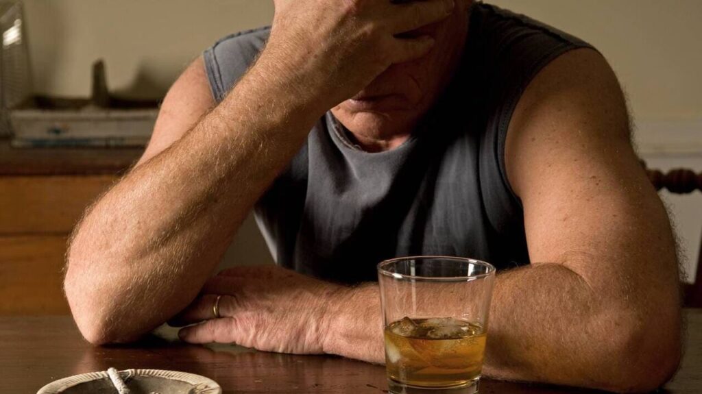 doenças causadas pelo alcoolismo