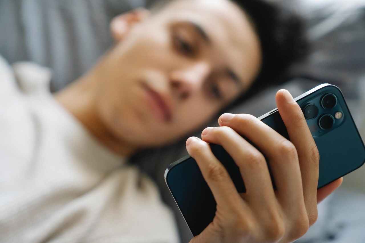 O que a dependência digital causa e como se proteger dela?