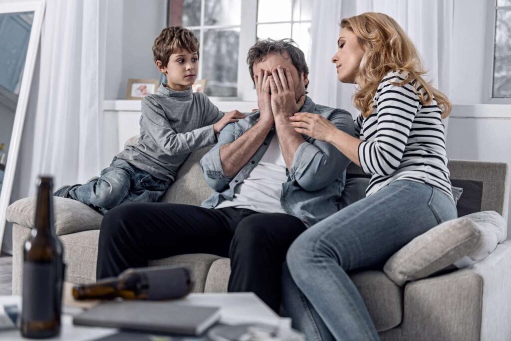 família apoiando tratamento para alcoólatra